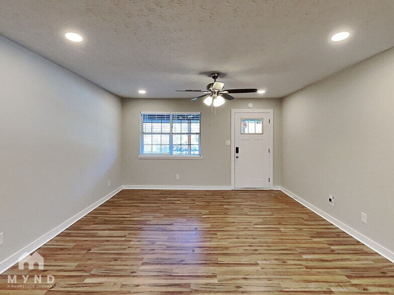 Building Photo - 325 Morris Dr SE