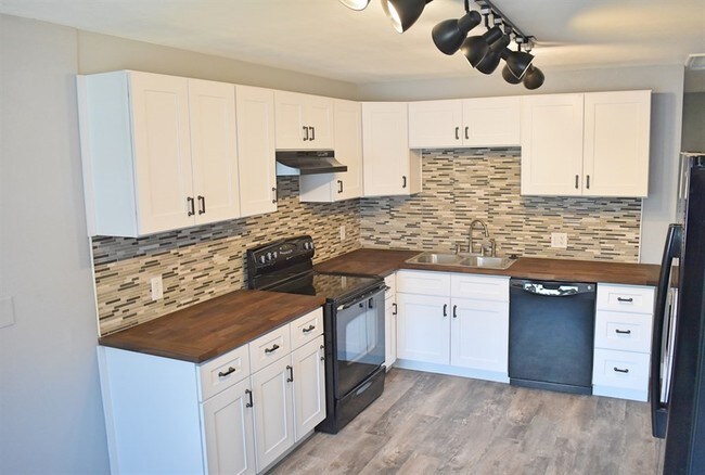 Building Photo - Springville