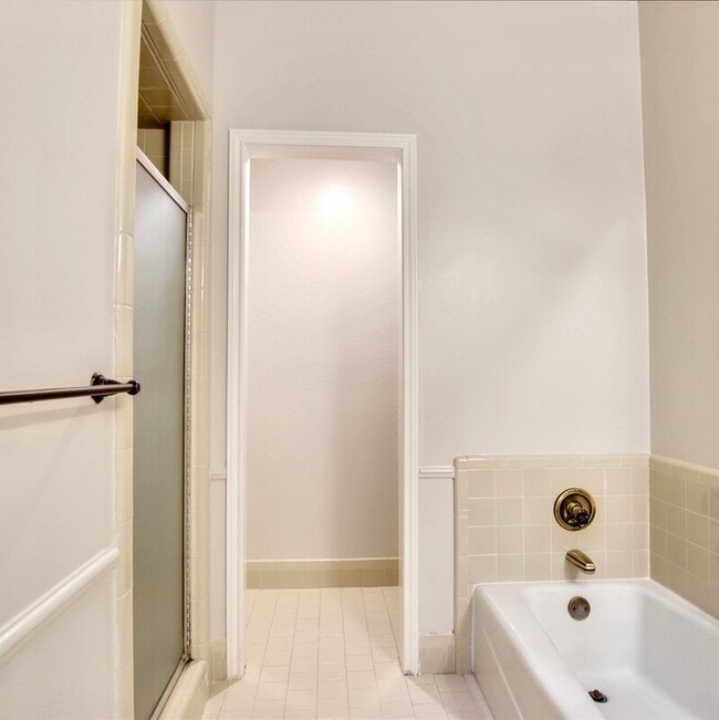 Building Photo - 5725 Ridgerock Ct