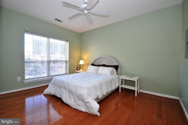 Building Photo - 4550 Strutfield Ln