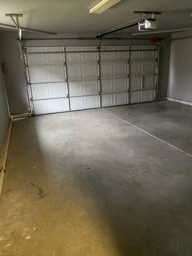 Building Photo - 2648 Alder Glen Dr