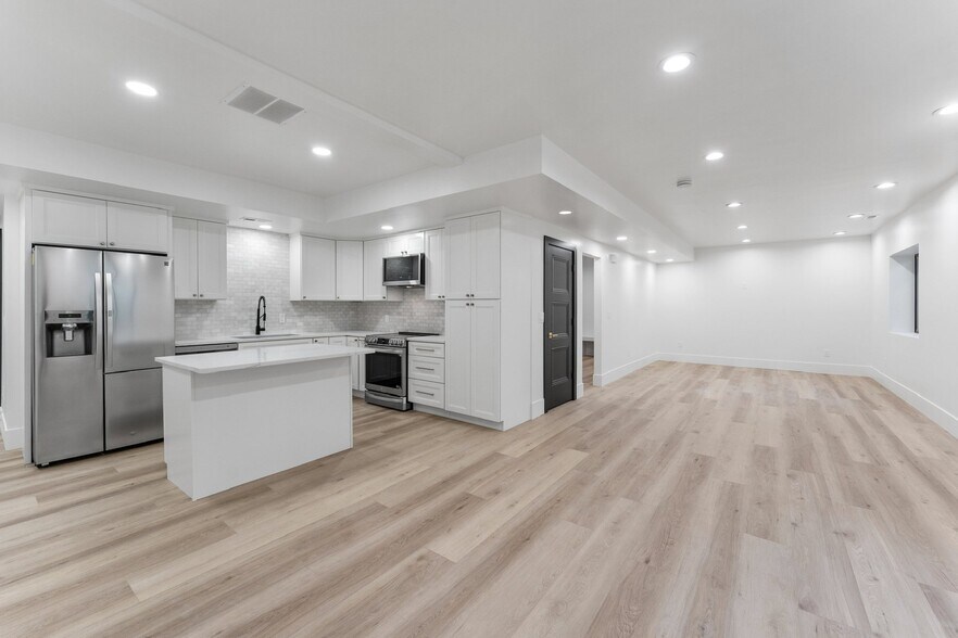 Building Photo - 807 N 200 E