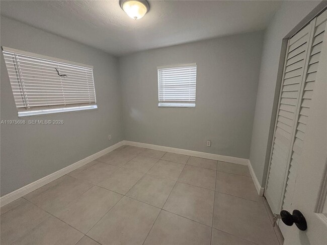 Building Photo - 3600 SW 32 Ave