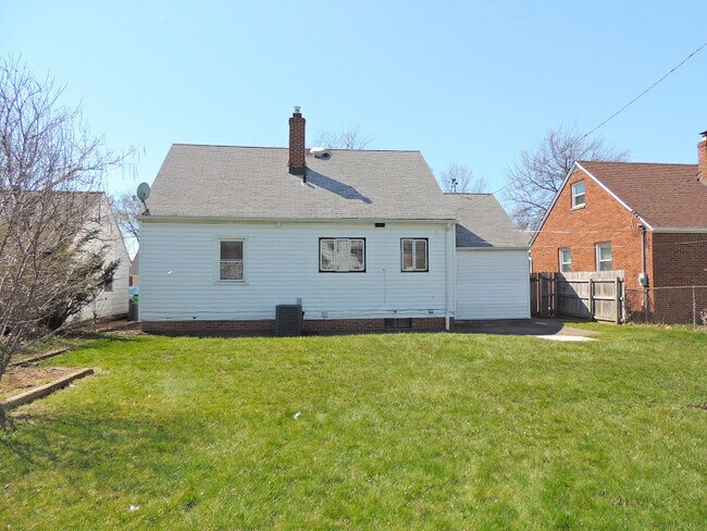 Building Photo - 245 E 262nd St