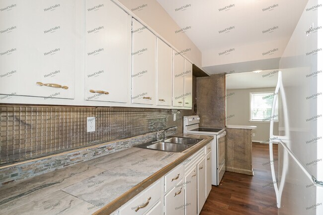 Building Photo - 424 Lancashire Rd