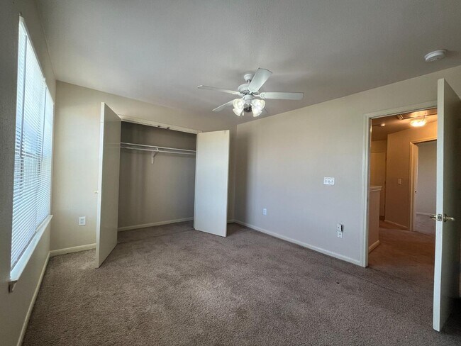 Building Photo - 10503 Hunters Pond