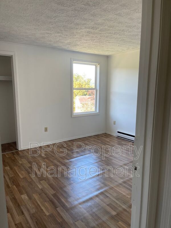 Building Photo - 123 Circle Dr