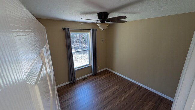 Building Photo - 7637 Coon Creek Rd