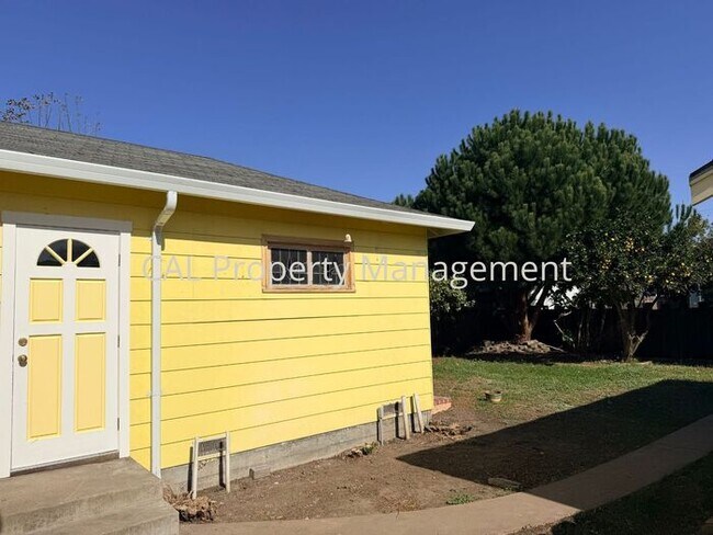 Building Photo - 3 bedroom 2 bathroom single level home!