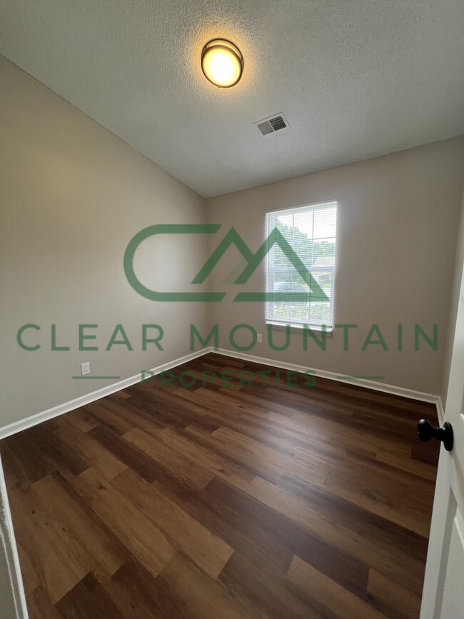 Building Photo - MOVE-IN SPECIAL! 1 MONTH FREE - Modern Upd...