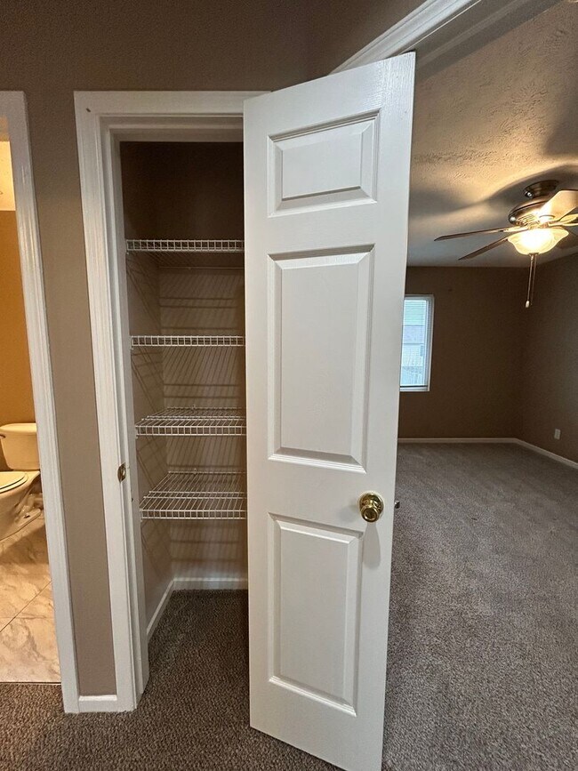 Building Photo - Spacious Split Level Living in Millard with a Backyard You’ll Love