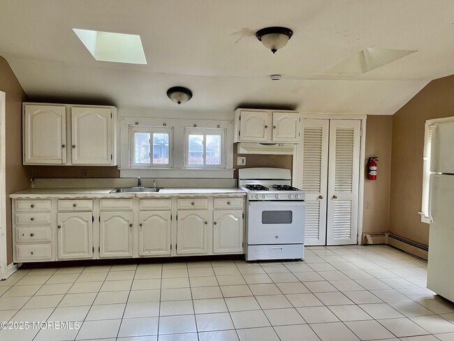 Building Photo - 52 Shoreland Terrace