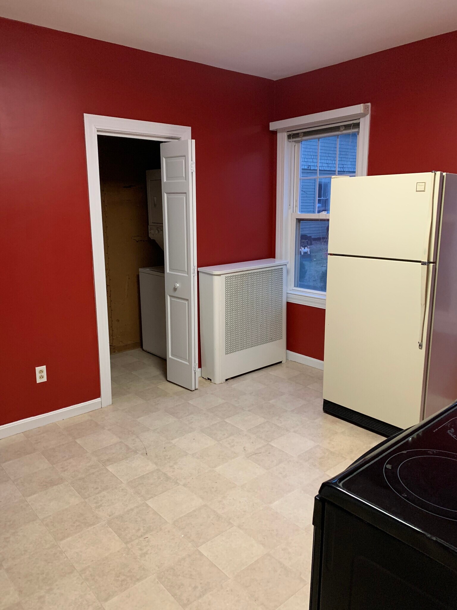 Building Photo - 468 Massasoit Rd