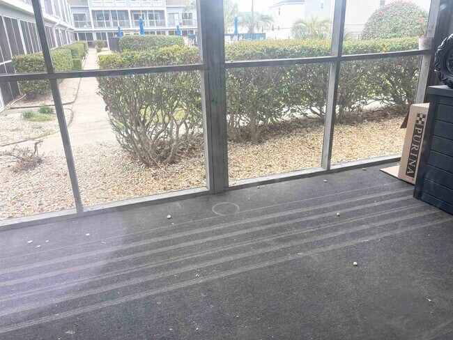 Building Photo - 1881 Club Dr