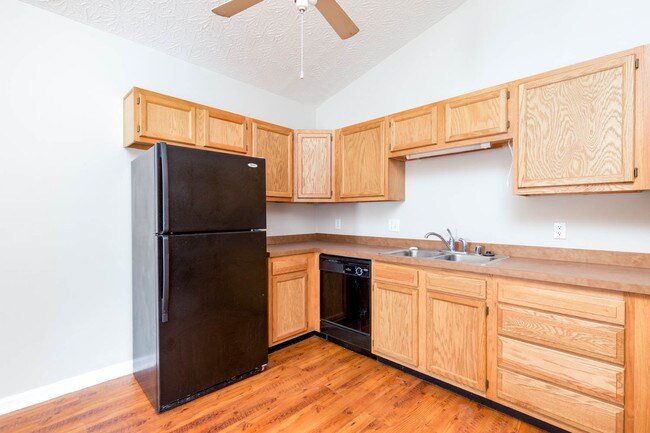 Building Photo - 300 Elkchester Cir