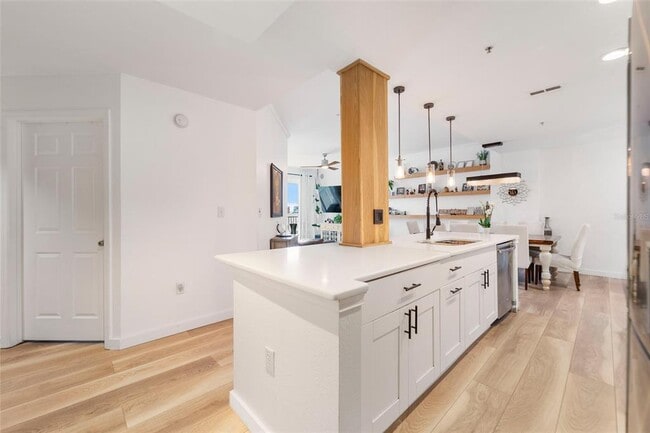 Building Photo - 700 S Harbour Island Blvd