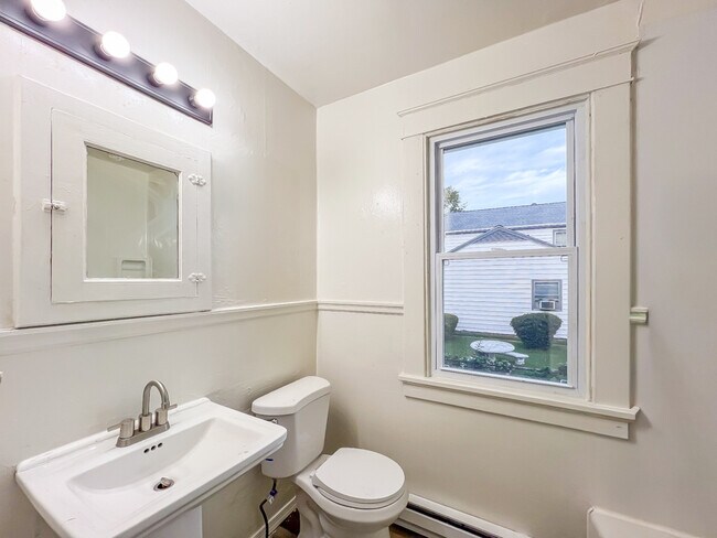 Building Photo - 1808 Fairfax Ave