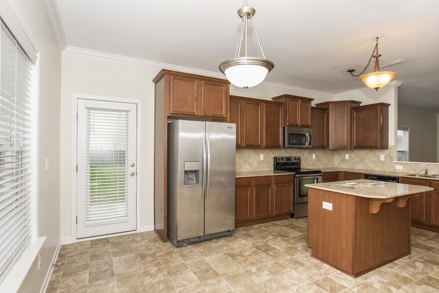 Building Photo - 14416 Lake Crossing Dr