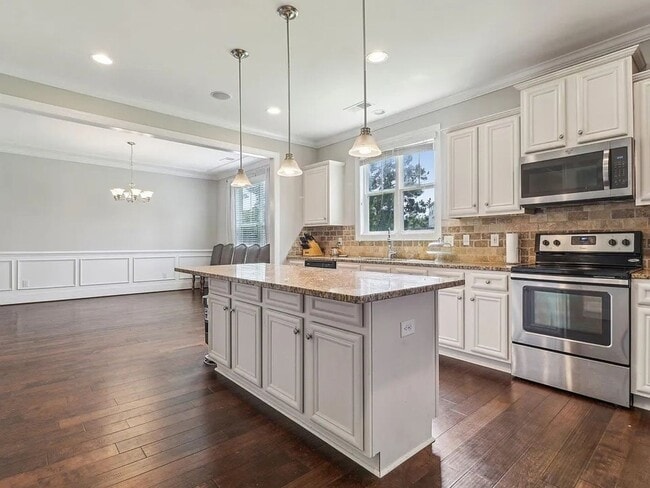 Building Photo - Stunning 4BR House in Columbia