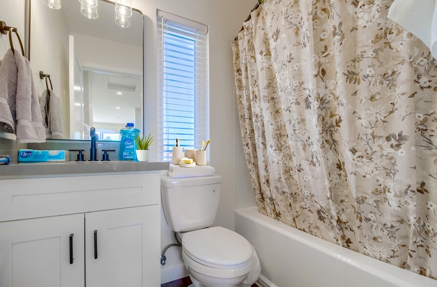 Our fully stocked bathrooms include soap, shampoo, plush towels, and a hair dryer. - 723 E 22nd St