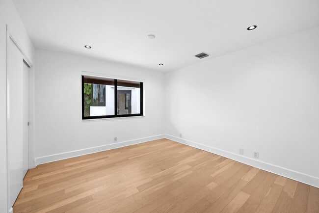 Building Photo - 5220 N 31st Pl