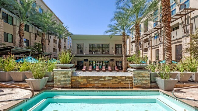 Building Photo - 2625 E Camelback Rd