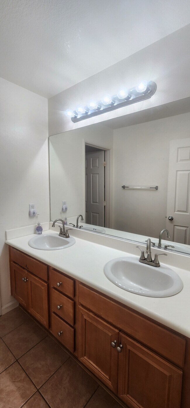 Building Photo - 28383 Adrienne St