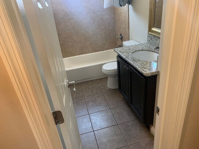 Building Photo - 3-bedrooms 2-bathrooms House for rent in Covina