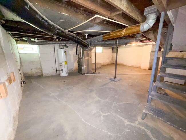Building Photo - Elegant 3-Bedroom Home with Designer Finishes & Private Backyard!