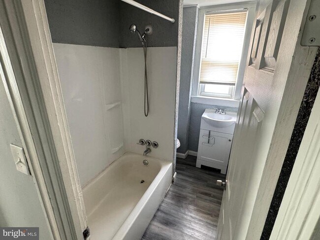 Building Photo - 3400 Elmley Ave