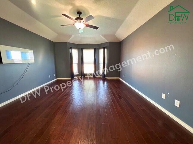 Building Photo - 2502 Chapel Hill Dr