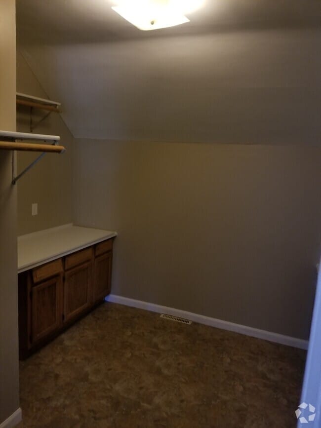 Building Photo - 2 BR/1 Bath home