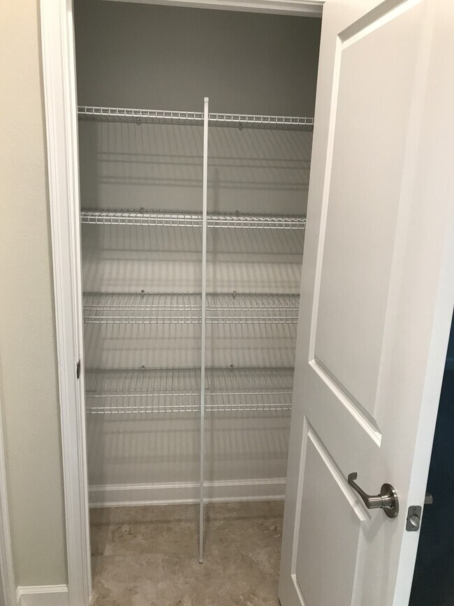 Building Photo - 3/2 Plus Den Located in Summerlake $2895