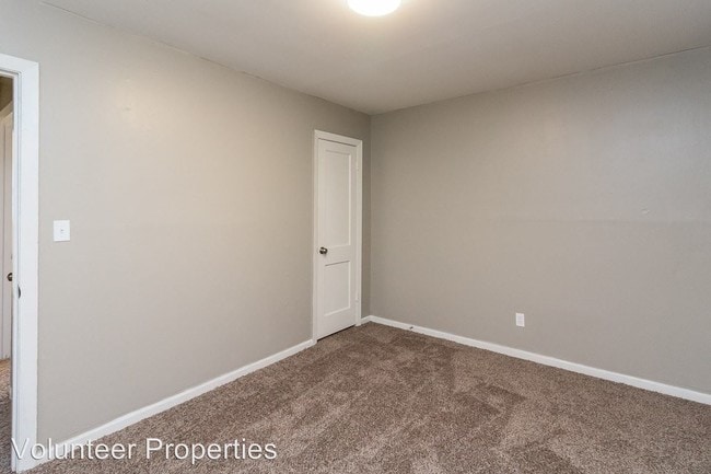 Building Photo - 3301 Pinewood Ave