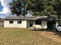 Building Photo - 4 Bed 1 Bath Home | Pet Friendly | Washer Dryer Hook Ups | Section 8 Welcome