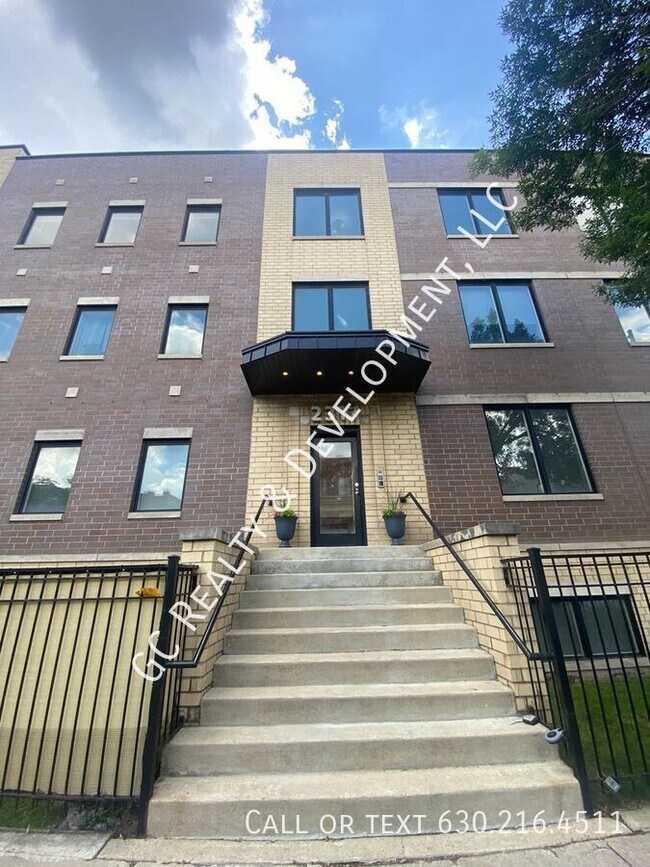 Primary Photo - 2317 W Armitage Ave