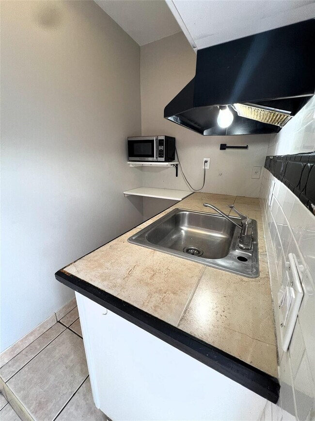 Building Photo - 2726 Adams St