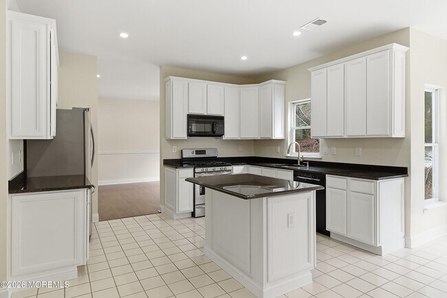 Building Photo - 1217 Wilkinson Dr