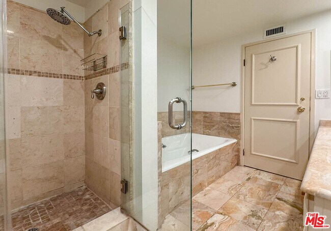 Building Photo - 1118 3rd St