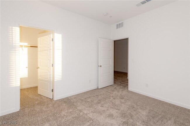 Building Photo - 494 Francesca Crst St