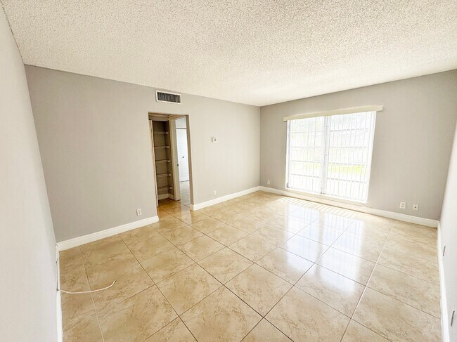 Building Photo - 4411 Treehouse Ln