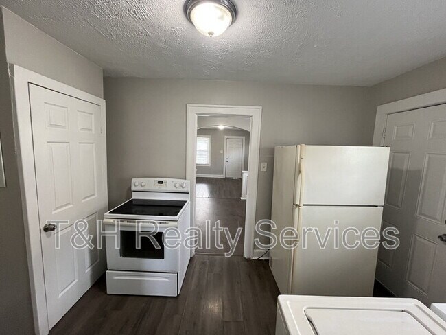 Building Photo - 1727 S Randolph St