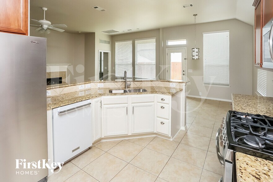Building Photo - 2744 Cedar Ridge Ln