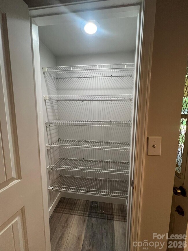 Building Photo - 1117 Mineral Springs Rd