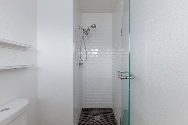 Building Photo - Stylish 4-Bedroom Single-Story Home with M...