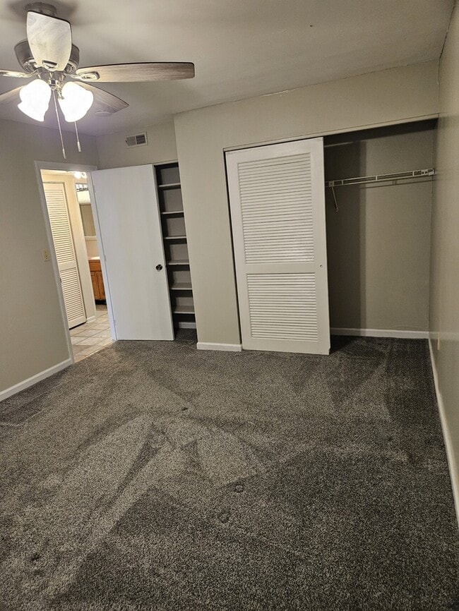 Building Photo - 2 Bedroom Condo