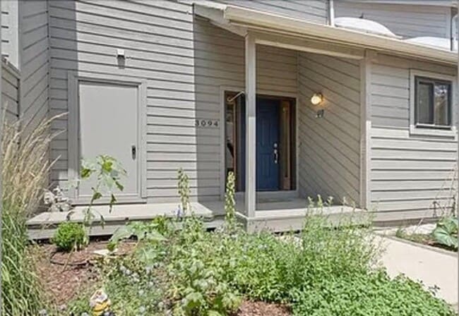 Building Photo - Charming 4-Bedroom Home in Prime Location!