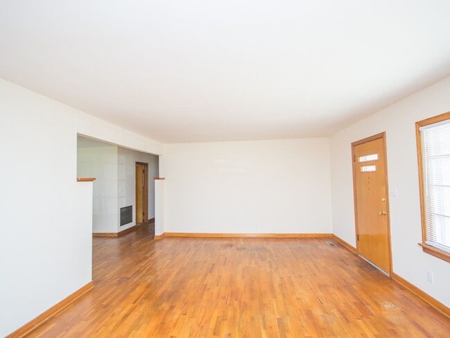 Building Photo - Great Location in Athens City