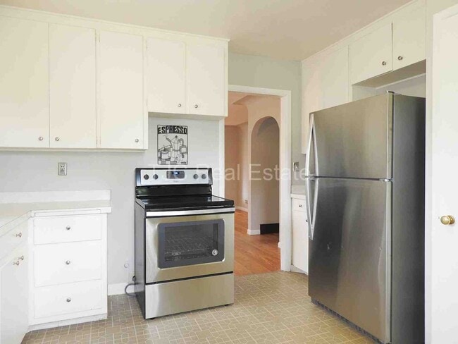 Building Photo - DU Home for Rent!  Upper Unit Available.