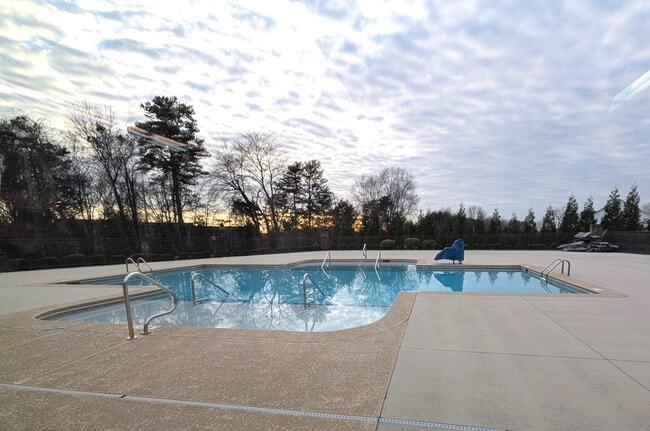 Building Photo - 716 Carneros Ci